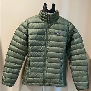 Women’s Patagonia Down Sweater Puffy in Camp Green.